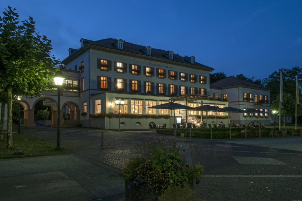 Außenansicht Kurhaushotel Nacht